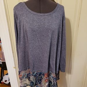 3/4 sleeve fun top, looks like 2